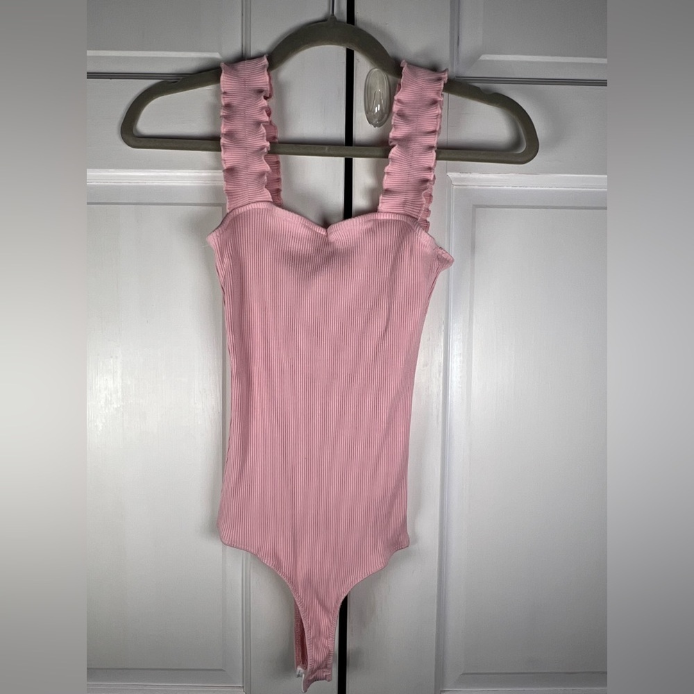 Mi Ami Ruffle Shoulder Straps Ribbed Bodysuit Pink Blush No Signs of Wear Sz M